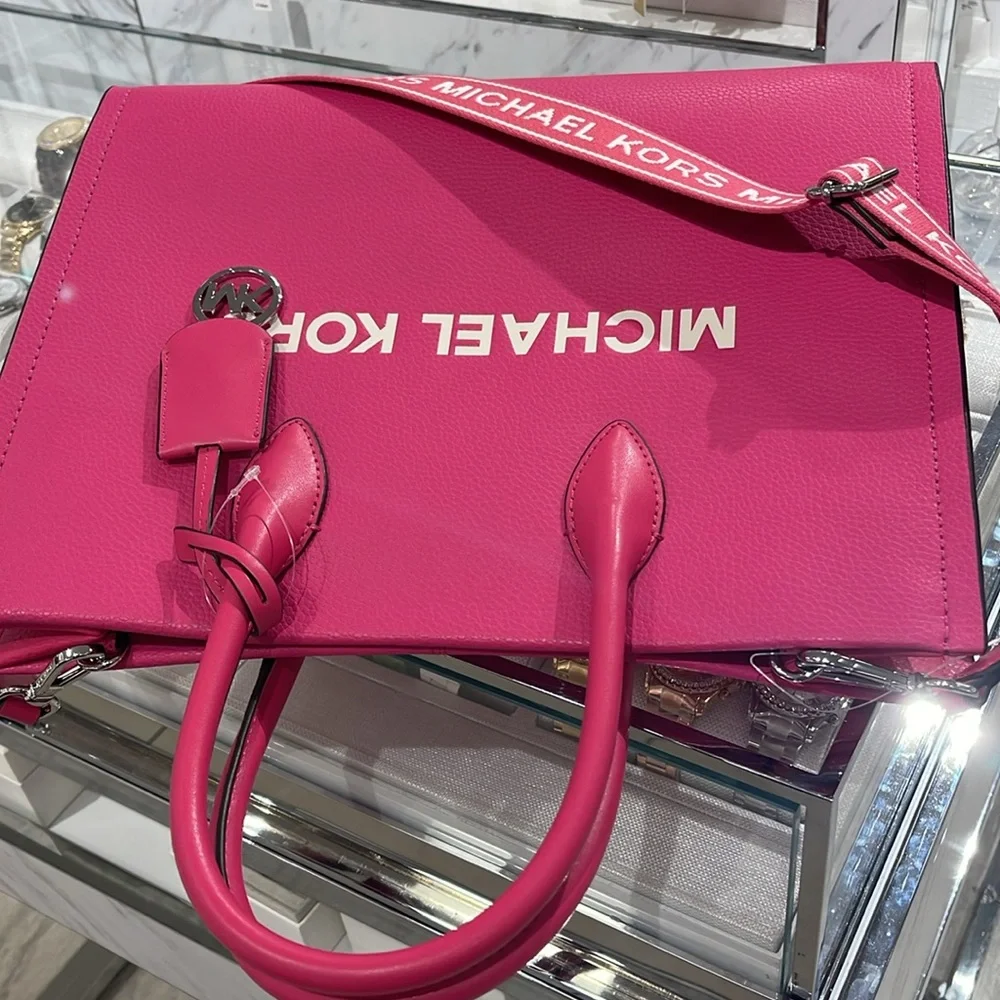 Michael Kors Mirella Medium Pebbled Leather Tote Bag
Dragonfruit
NWT - Picture 8 of 16